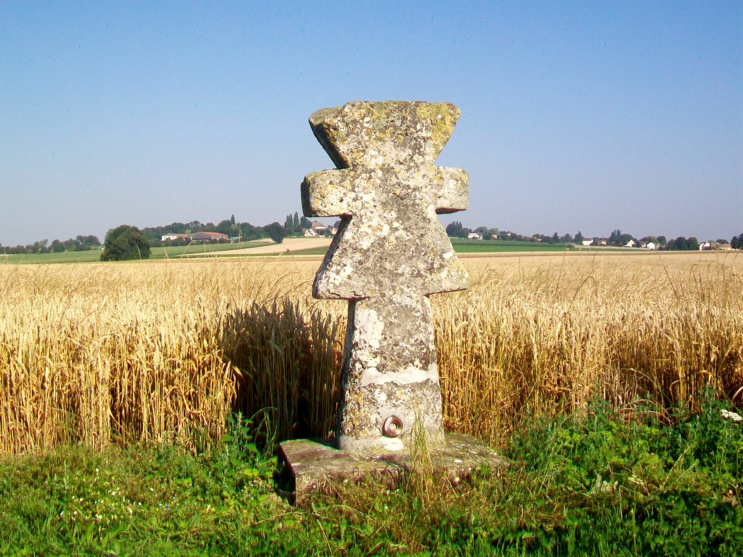 Croix pattée à proximité de Cléry-en-Vexin